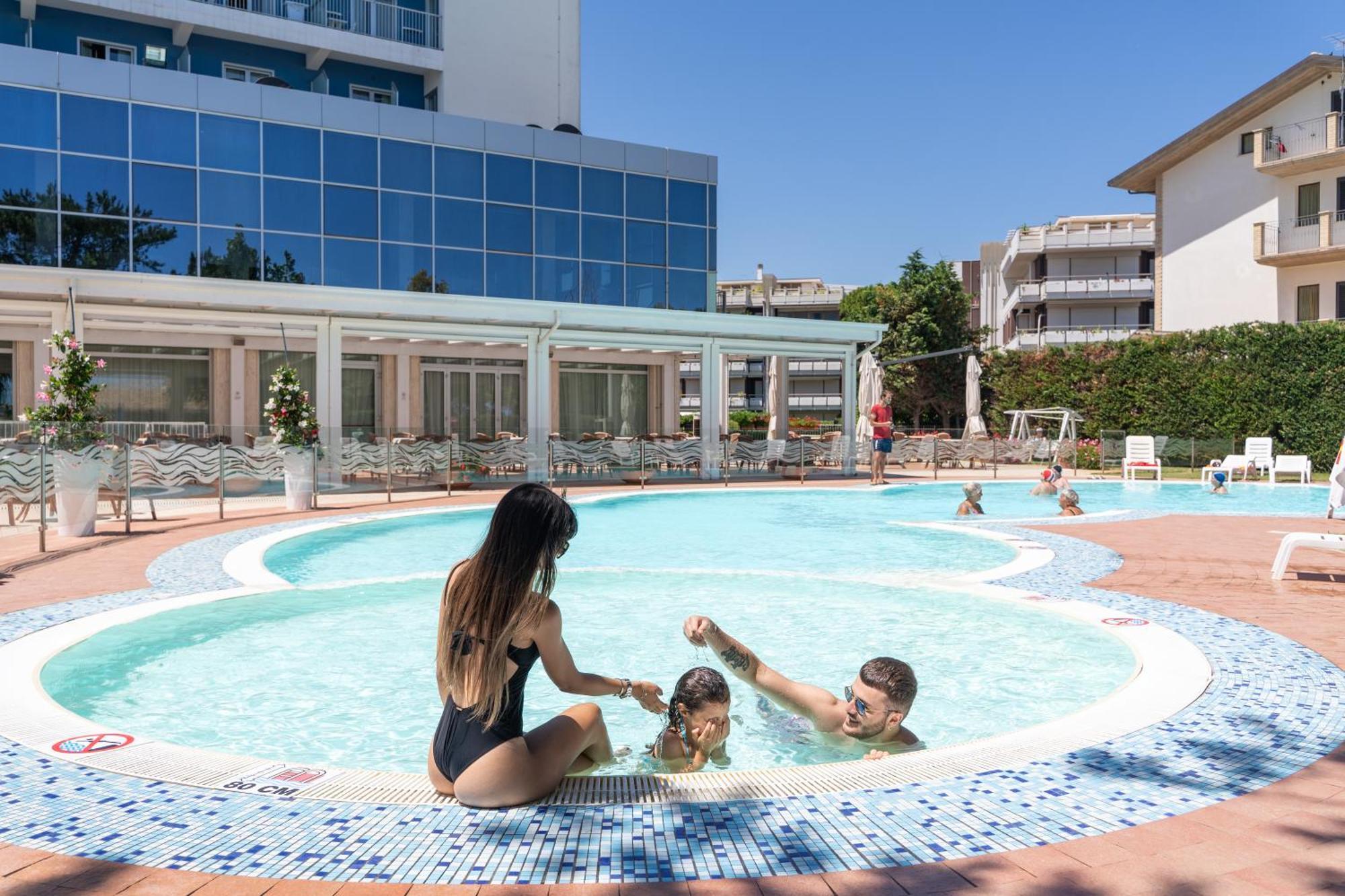 Hermitage Hotel Silvi Marina Buitenkant foto
