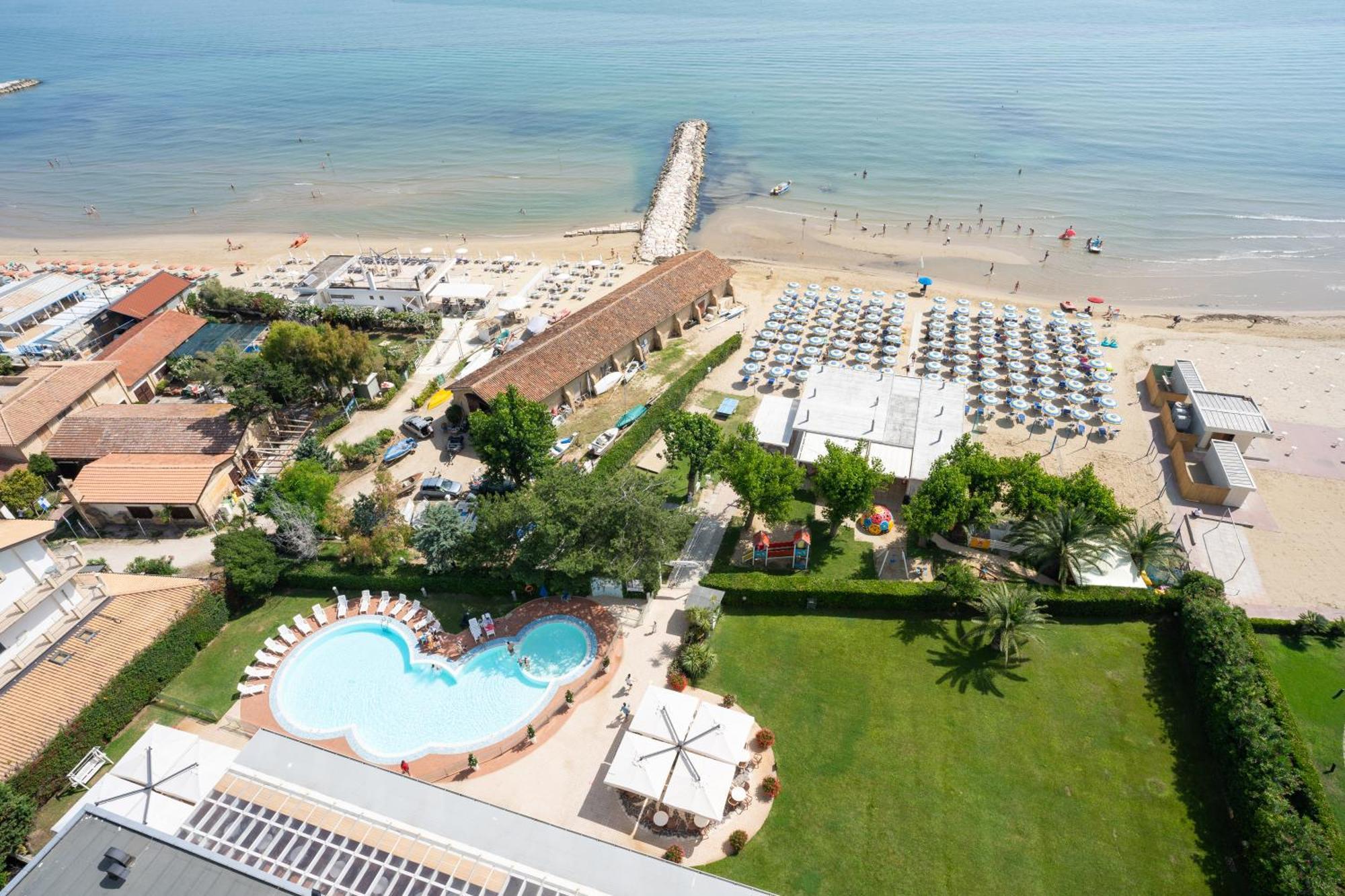 Hermitage Hotel Silvi Marina Buitenkant foto