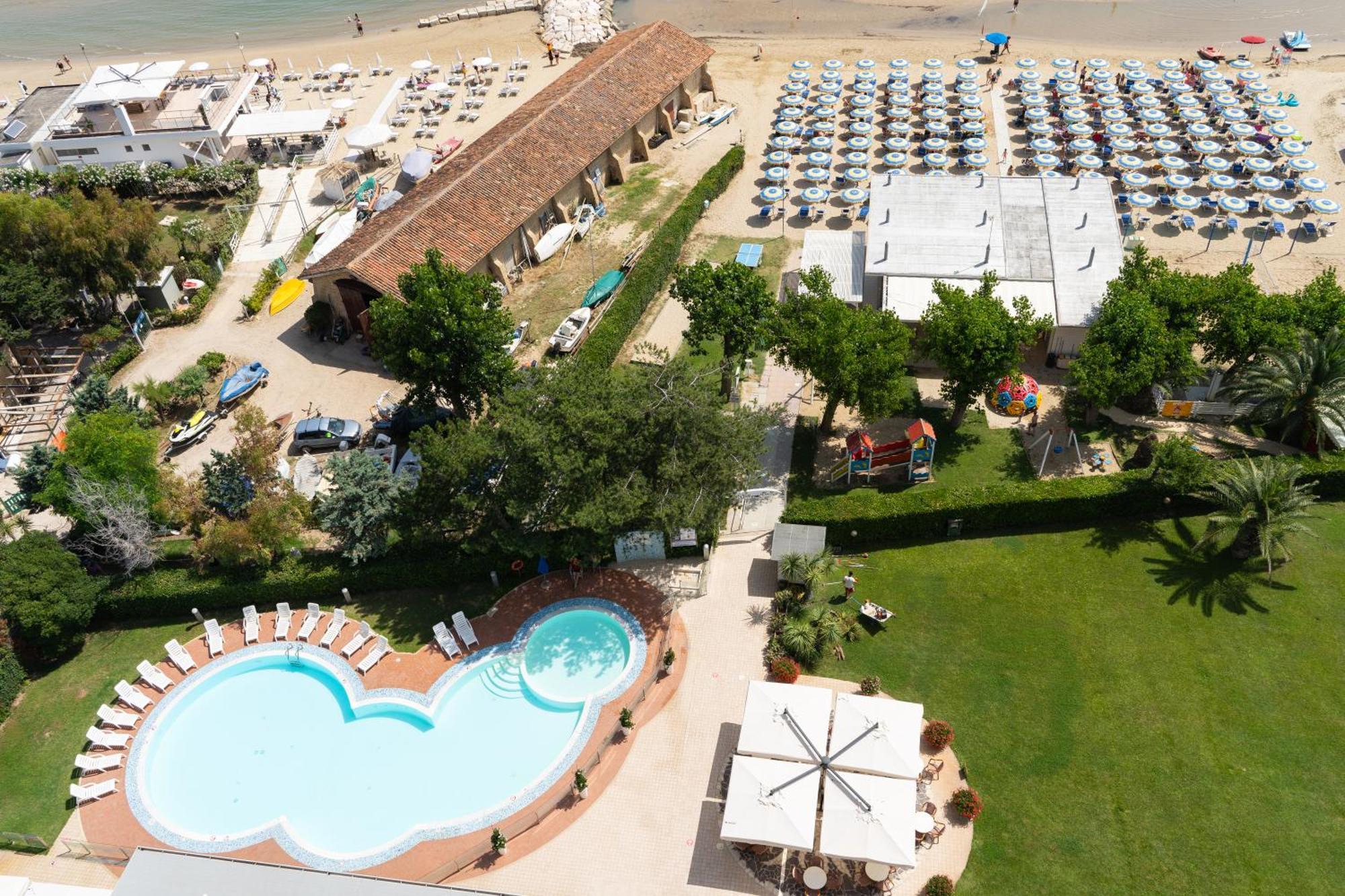Hermitage Hotel Silvi Marina Buitenkant foto