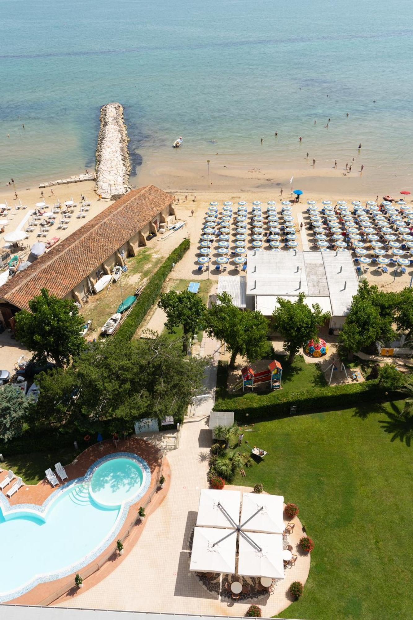 Hermitage Hotel Silvi Marina Buitenkant foto