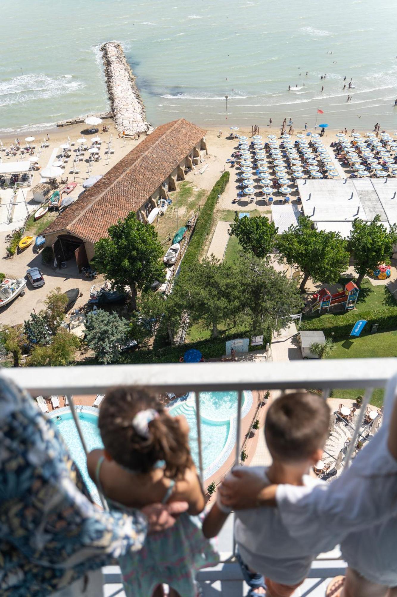 Hermitage Hotel Silvi Marina Buitenkant foto
